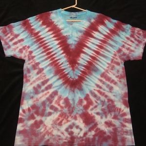 Handmade adult XL tie dye t shirt. V pattern